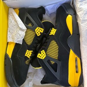 VNDS Jordan 4 Thunder